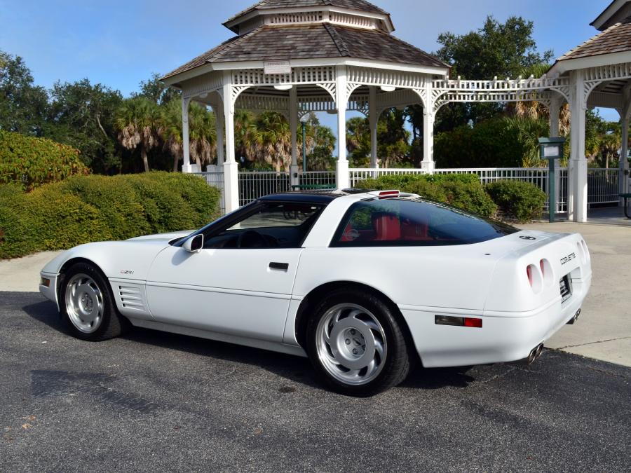  Chevrolet Corvette ZR1 Coupe 1991 года  (фото 23 из 32)